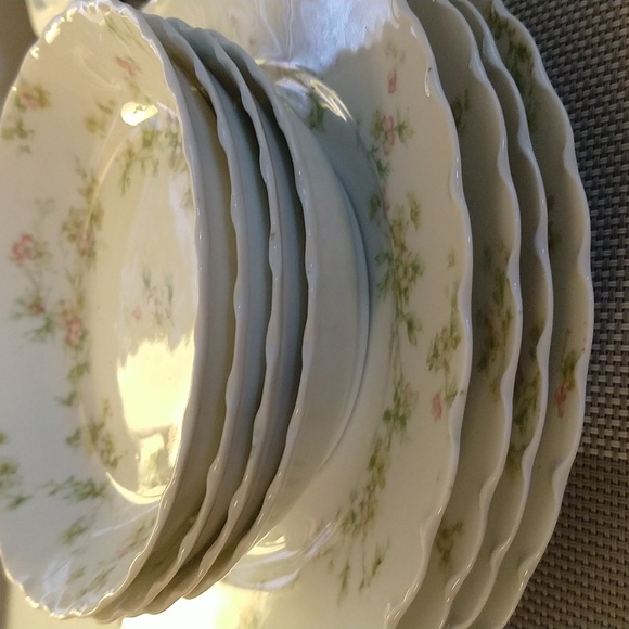 Set of 8 Haviland Dinnerware - Picture 7 of 7